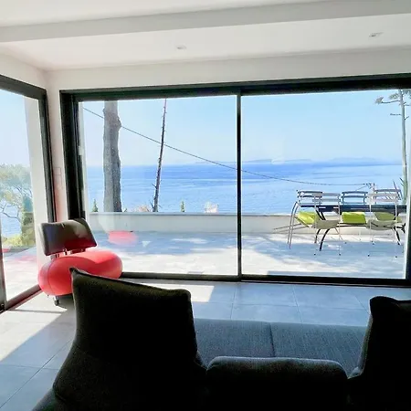 650, Vue Magnifique, Entierement Renovee Avec Piscine